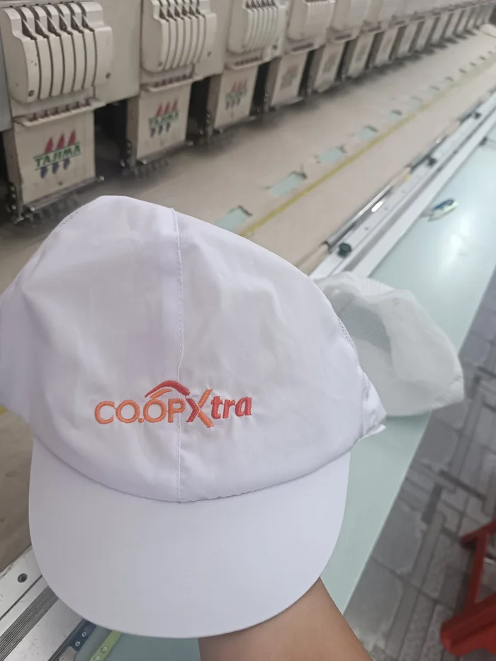 Nón phối lưới đồng phục màu trắng, thêu logo Co.opXtra mặt trước