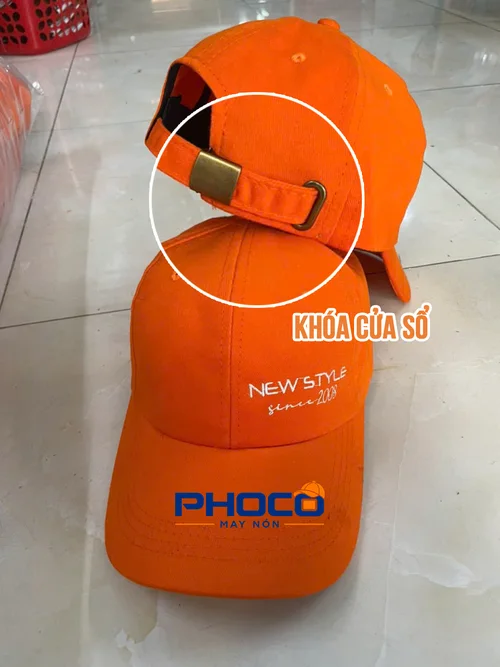 Khóa chỉnh size dạng cửa sổ phía sau nón kết