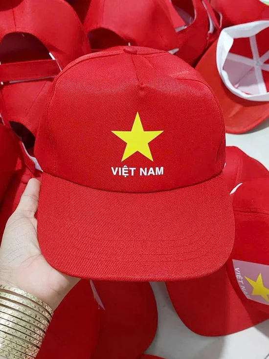 Nón kết (mũ lưỡi trai) cờ đỏ sao vàng in logo Việt Nam, PHOCO đã sản xuất thực tế